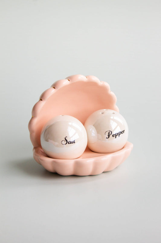 YVONNE ELLEN SHELL SALT & PEPPER SHAKERS