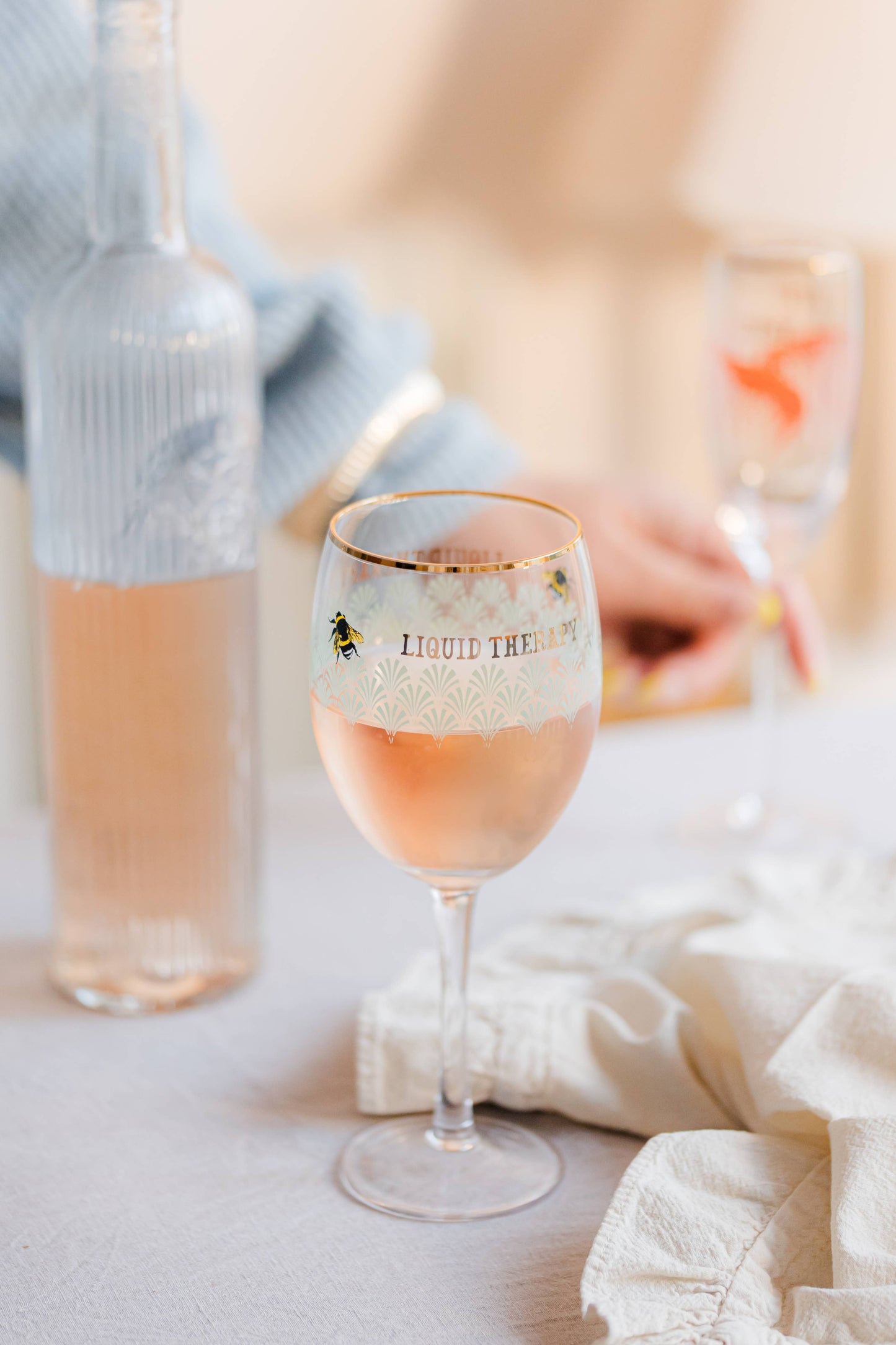 YVONNE ELLEN WINE GLASS BEE